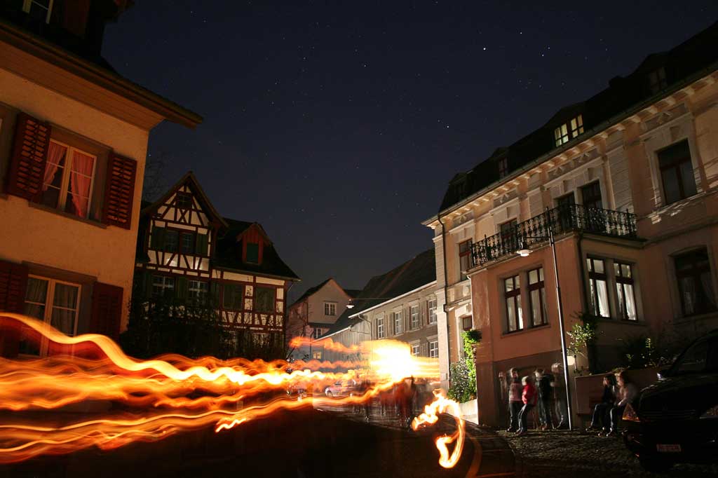 Umzug mit Zuschauerinnen und Zuschauern © Roger Pfister, Weinfelden 2006