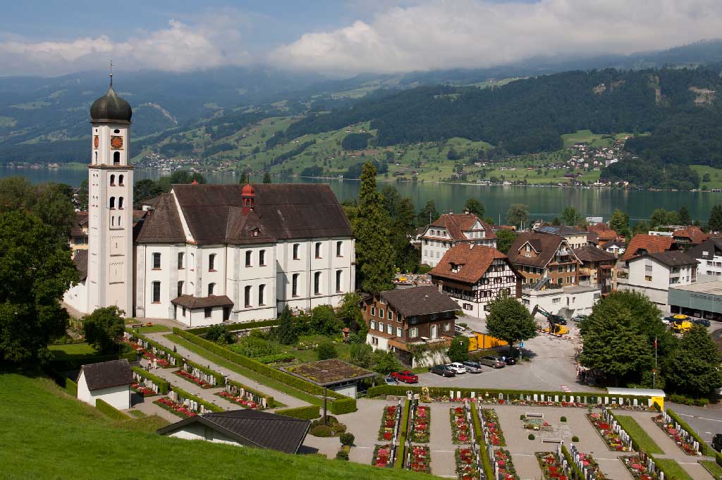 Die frühbarocke Pfarr- und Wallfahrtskirche Sachseln, in der sich das Grab des Bruder Klaus befindet, Juli 2005 © Roland Zumbühl, Arlesheim / picswiss