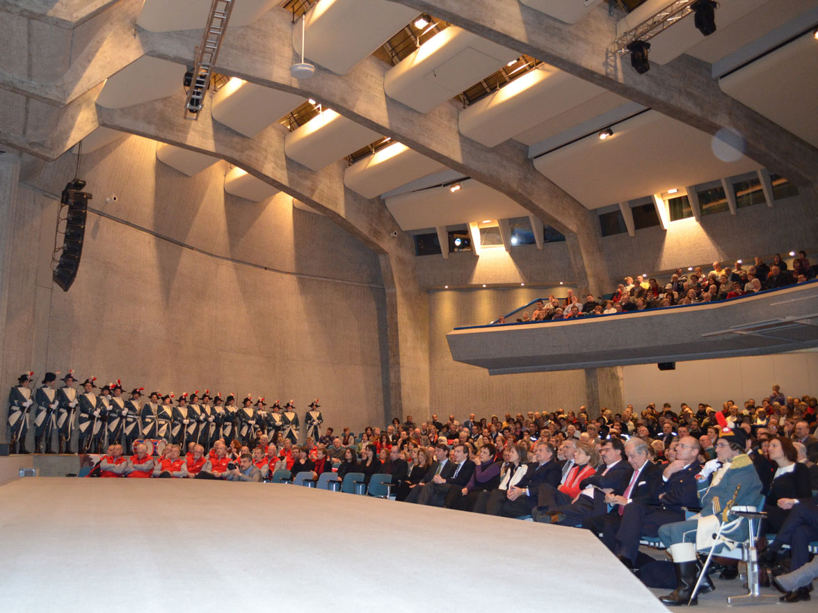 Das Corpo Volontari Luganesi beim Austausch von Glückwünschen zu Neujahr (Lugano, 01.01.2012) © Sergio Romaneschi