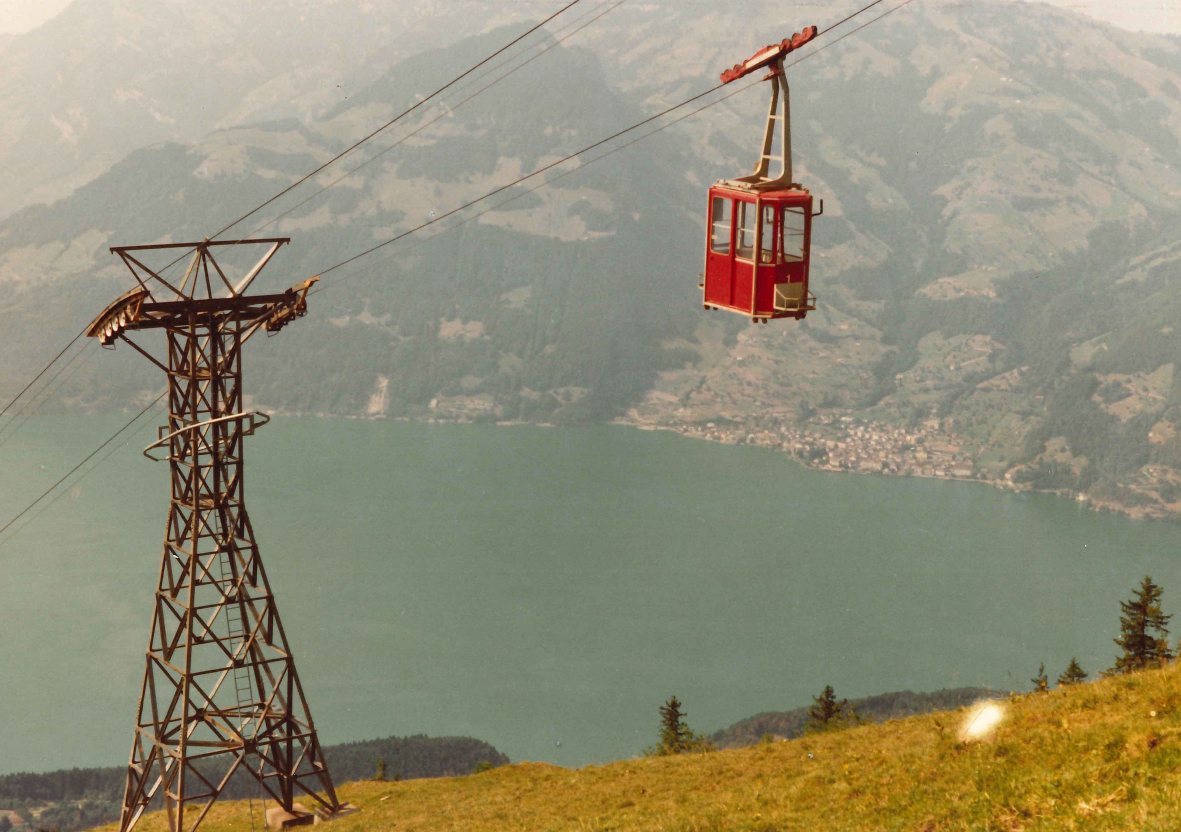 Dritte Luftseilbahn Emmetten-Niederbauen (NW), erbaut 1974 (Emmetten, NW, um 1974) © Staatsarchiv Nidwalden