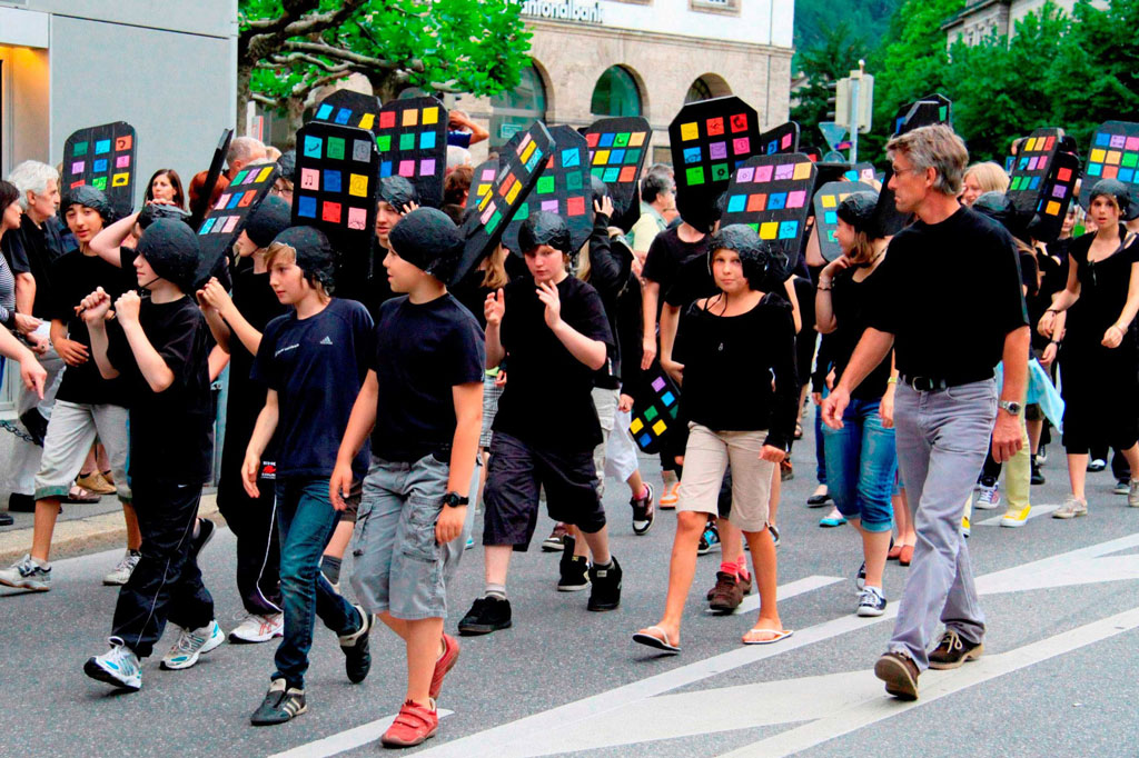 Umzug in Chur zum Thema «Erfindungen und Entdeckungen der Menschheit» © Pit Wolf, 2010