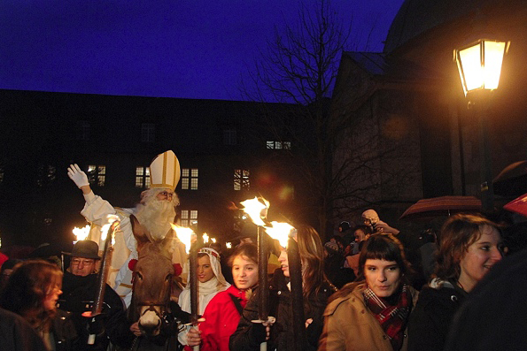 Umzug und Rede des Sankt Nikolaus in Freiburg, Dezember 2007 © Vincent Murith, Belfaux, 2007