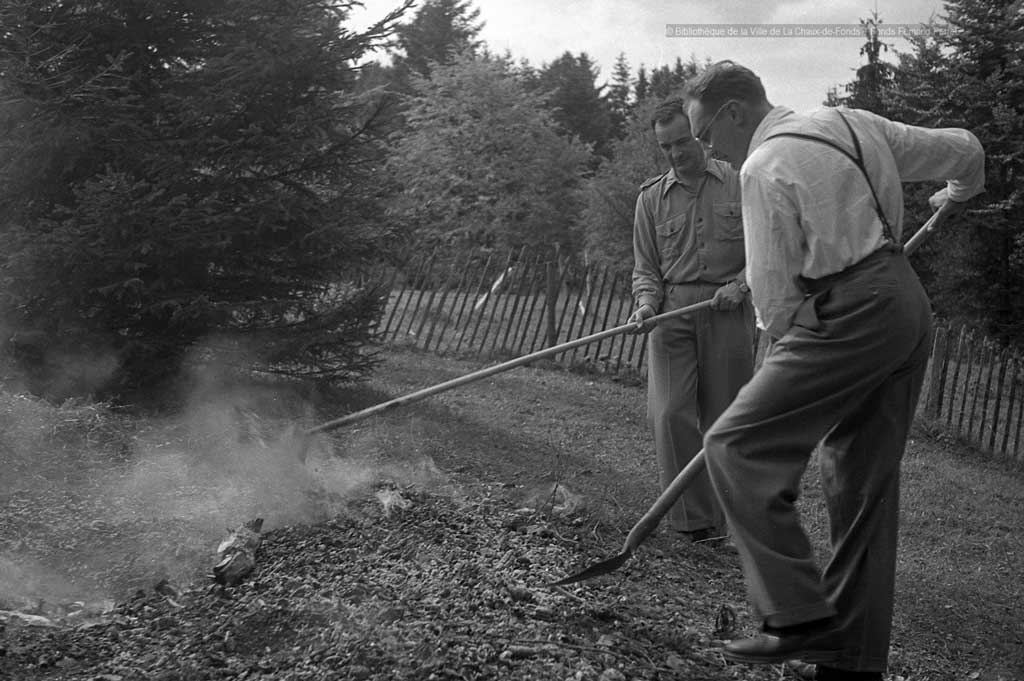Bei einer Torrée © Fonds Fernand Perret/Département audiovisuel de la Bibliothèque de la Ville de La Chaux-de-Fonds