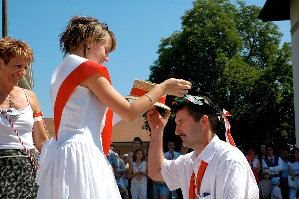 «Abbaye des quatre saisons», Granges-Marnand: Krönung des Schützenkönigs, 2007 © Jean-Marc Nicod, Granges-Marnand