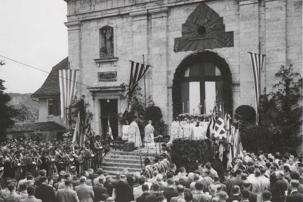 Im Juni 1951 trafen sich in Mariastein einstige Kriegsteilnehmende zur Versöhnung © Benediktinerkloster Mariastein, 1951