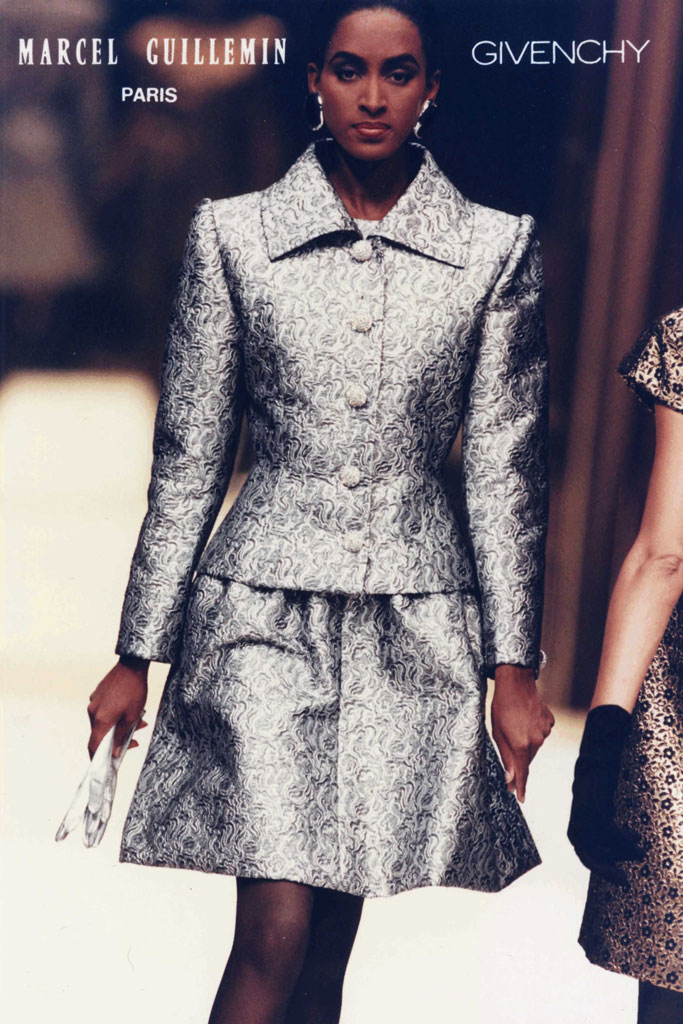 Haute-Couture «Marcel Guillemin Paris» für Givenchy, aus Stoffen der Zürcher Seidenindustrie, Paris um 1992 © Gessner AG