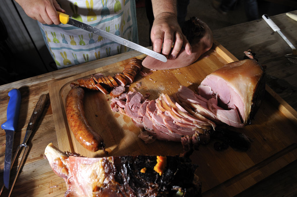 Smoked ham is often the centrepiece of the Bénichon meal. © Charly Rappo, HEP FR, 2009
