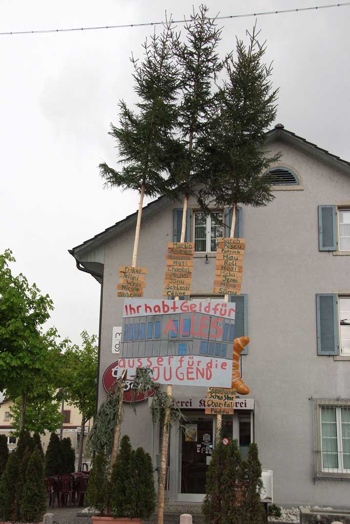 May poles erected by the 'Stäcklibuebe' ('Maibuebe) in Niedergösgen (SO) © Roger Flückiger, 2005