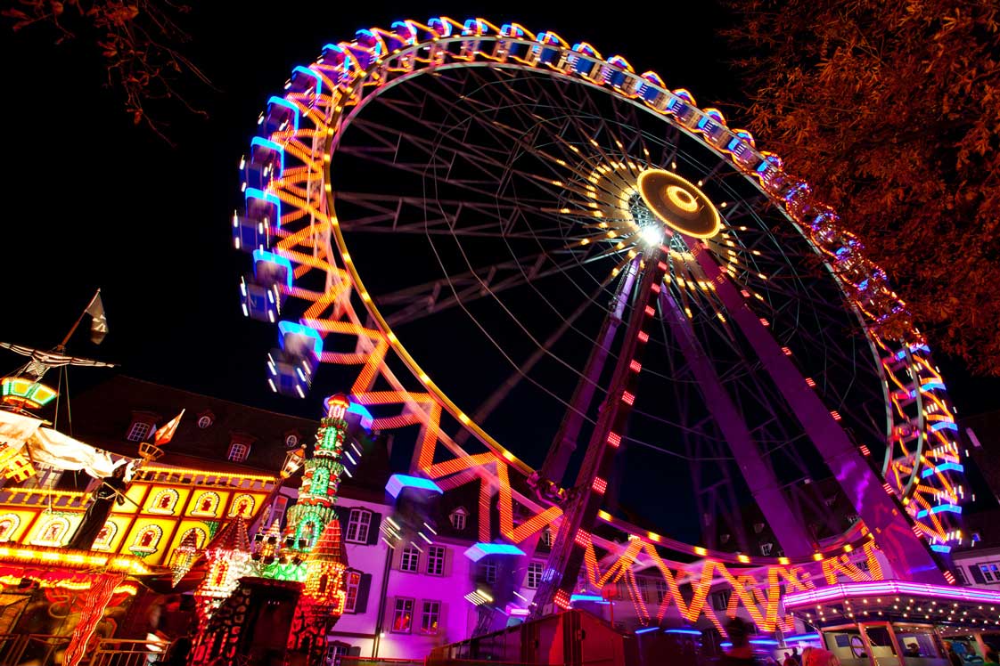 The big wheel on Münsterplatz square at the 541st Basel Autumn Fair in 2011 © Bettina Matthiessen/www.basel.ch
