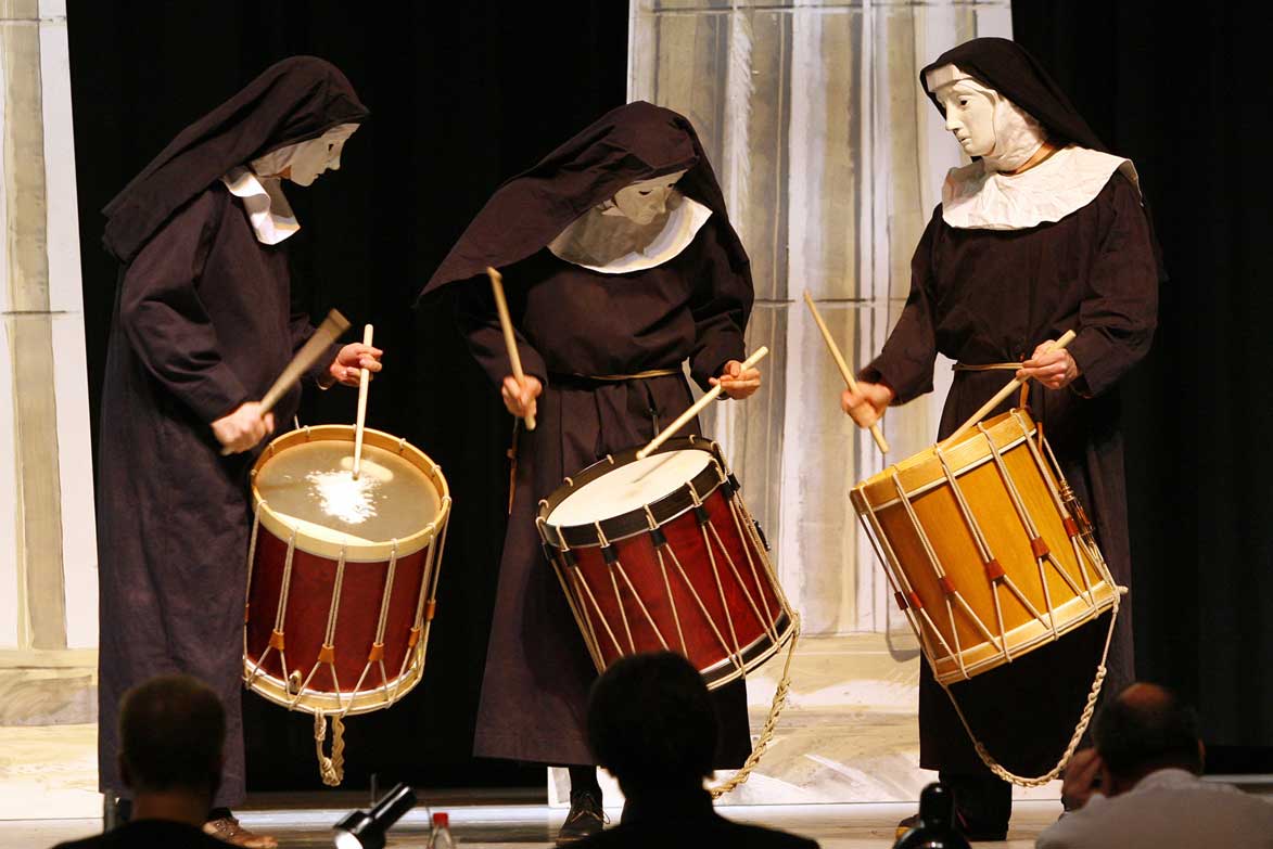 Official Basel competition drumming and pipe playing: The Rolli Group in the group drumming event (old tambour drums) at the Basel Fair © Andreas Frossard/picturebâle, 2007
