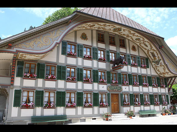 The ancient inn Bären in Trubschachen is the eldest of the many «Bären» inns of Switzerland, first mentioned in 1356 © Hans Kern