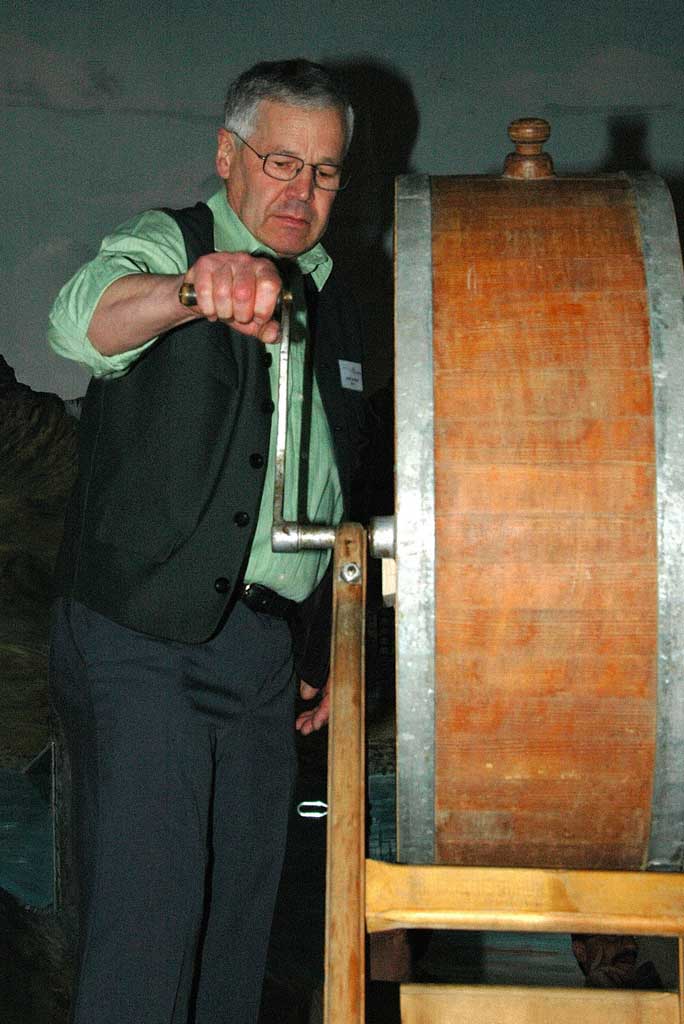 Kerns, April 2008: spinning the balls in a butter churn to draw lots for the alpine cooperatives. © Niklaus Ettlin, Kerns, 2008
