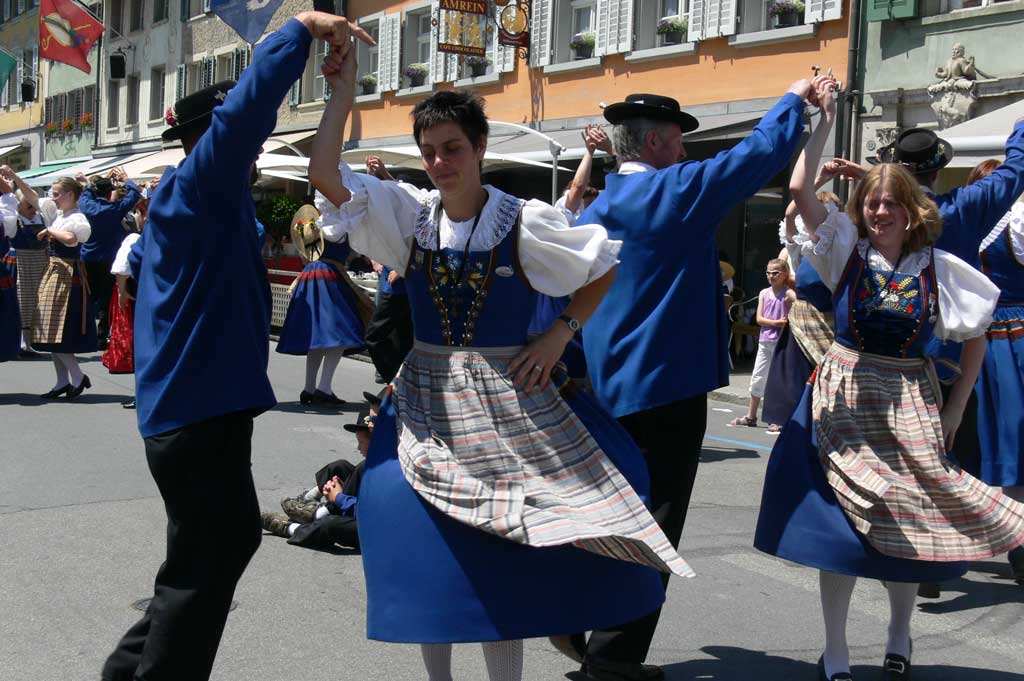 The town of Willisau (LU) is transformed into a giant open-air dance floor: members of the Lucerne Trachtengruppe performing at the Central Switzerland Trachtenfest, 2 June 2012. © David Kunz, Willisauer Bote