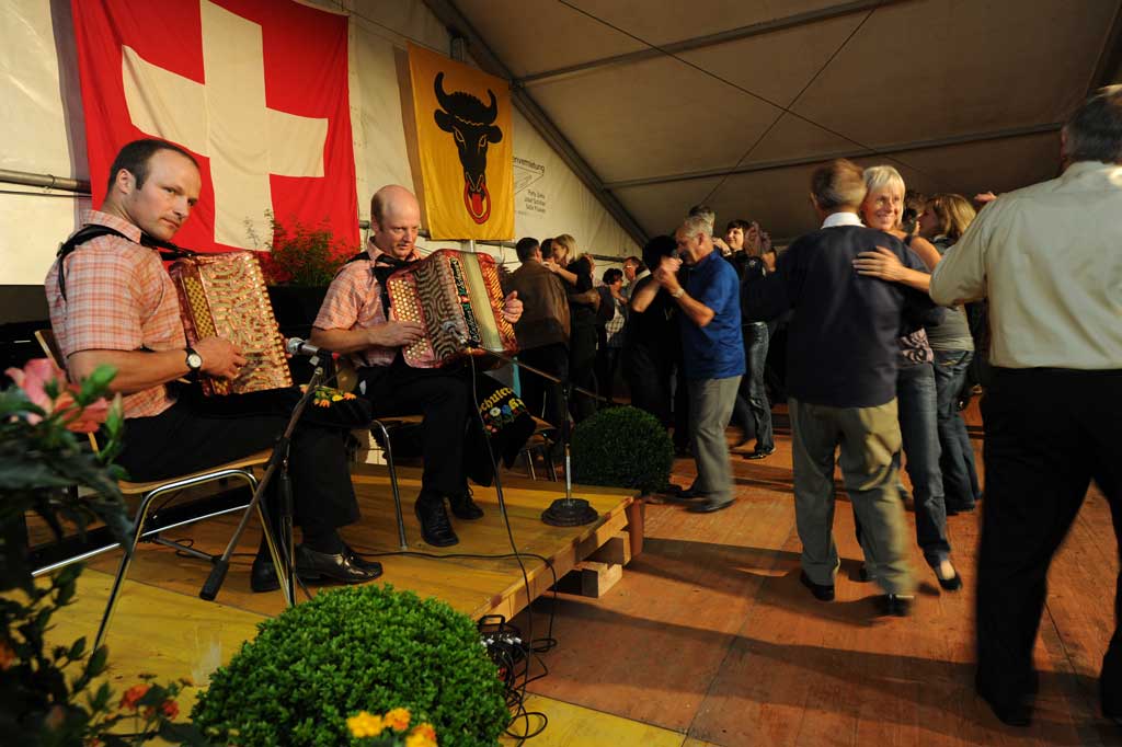 Tanzmusik fürs Festzelt: das Urner Handorgelduo Schuler-Muheim, Volksmusikfestival Altdorf, 14. August 2010 © Christof Hirtler, Altdorf