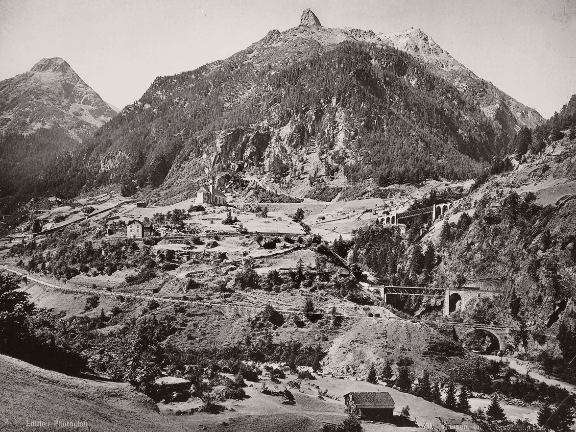 At Wassen, the old Gotthard railway gains height through a series of spiral tunnels; the church can be seen from various angles. ETH-Bibliothek Zürich, Bildarchiv / Fotograf: Unbekannt / Ans_05092-112 / Public Domain Mark