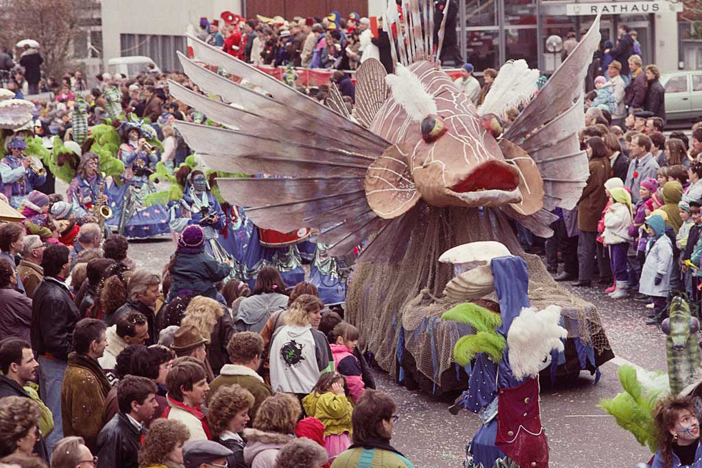 The giant bullhead fish (the “Gropp”) at the Fish Carnival procession 1995 © Daniel Höhn