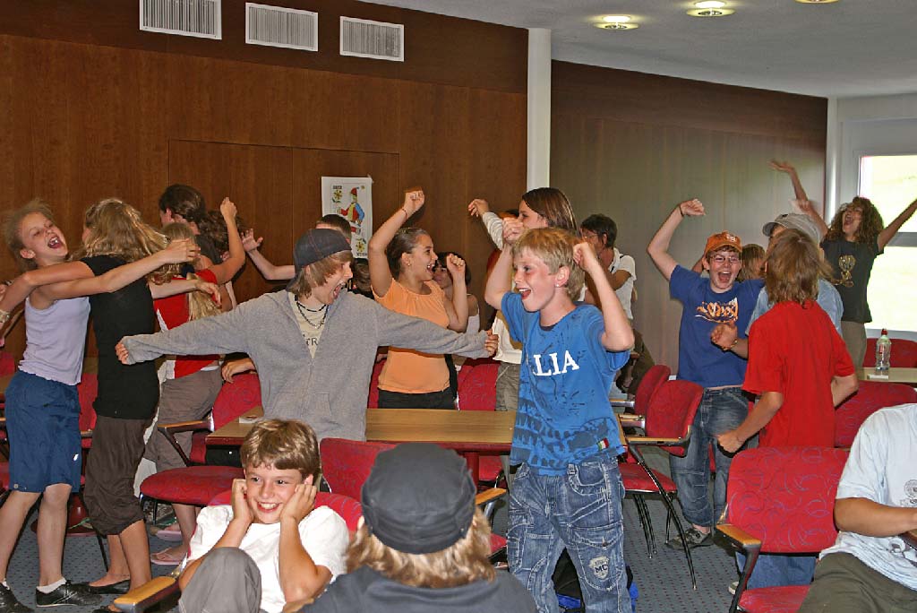 The school Jass competition in Mörschwil/SG, 2008: scenes of delight and jubilation © Trumpf-As/www.trumpf-as.ch