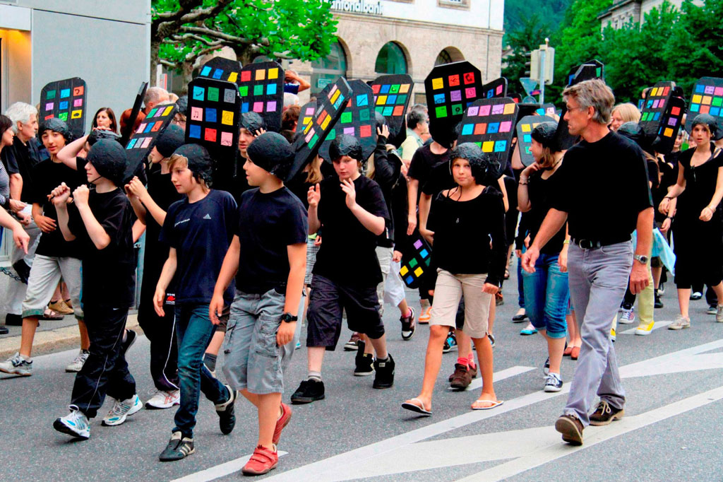 Parade in Chur around the theme of mankind’s inventions and discoveries © Pit Wolf, 2010