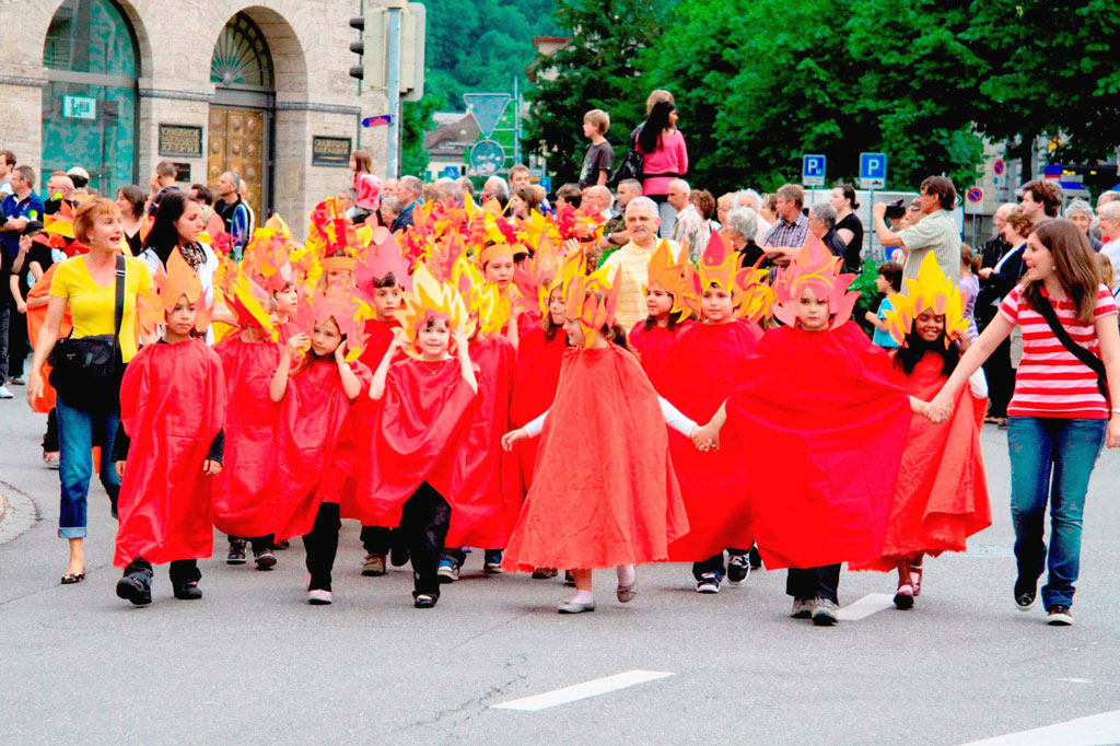 Parade in Chur around the theme of mankind’s inventions and discoveries © Pit Wolf, 2010