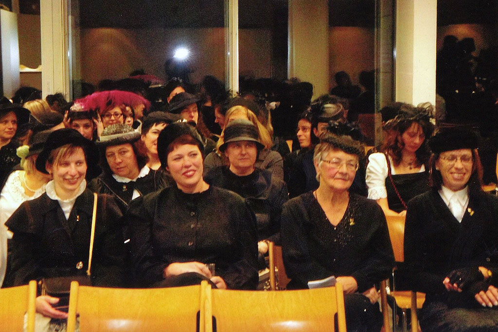 Women from Meisterschwanden at the general assembly marking the beginning of the Girls‘ Sunday custom