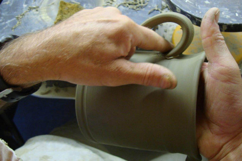 A handle being attached with slip © Töpferei Maurachern, Wichtrach, 2010