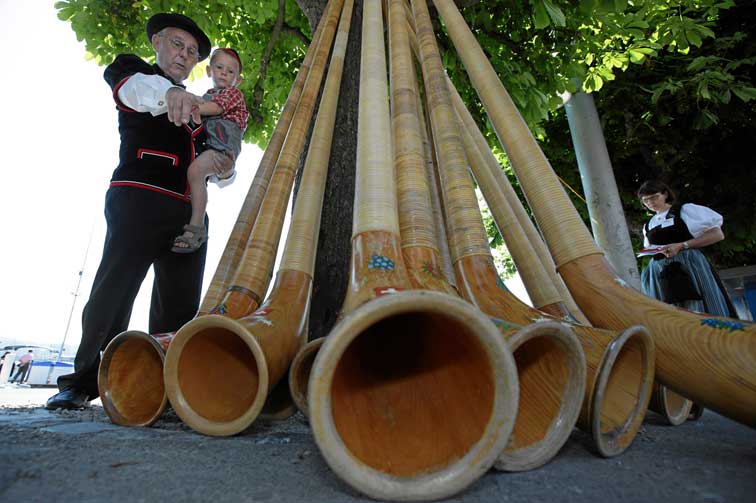 Alphorns awaiting their players © Eidgenössischer Jodlerverband