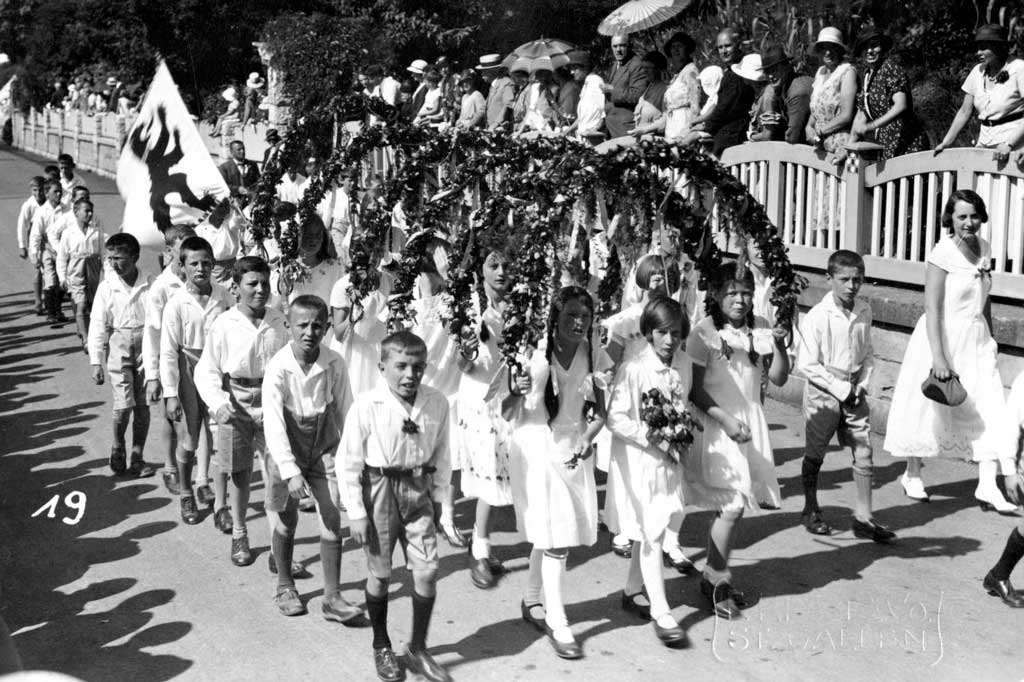 On Mount Rosenberg en route to the festival field, 1932 © F. Krüsi, St.Gallen/Stadtarchiv Gallen