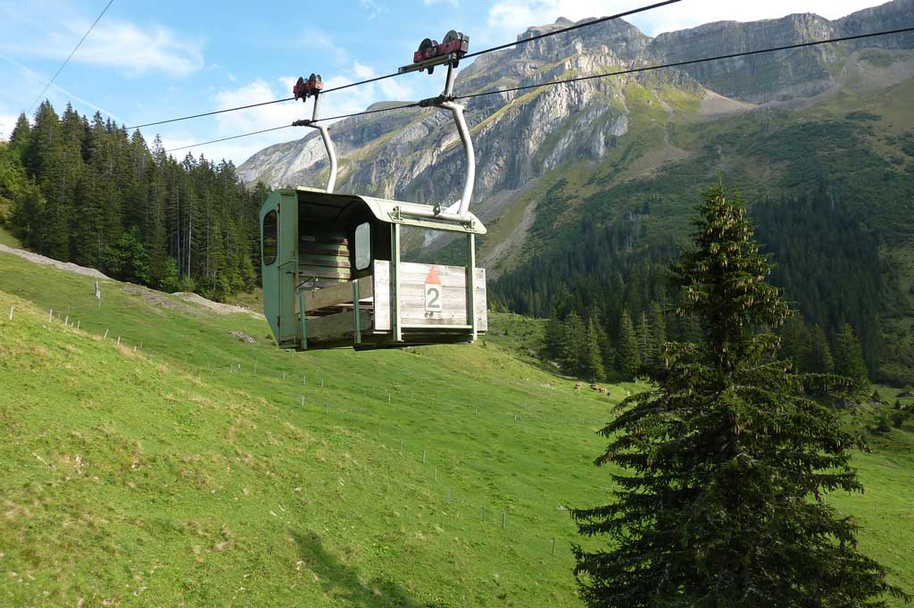 The Spies-Sinsgäu cable car, Oberrickenbach (NW), 2011: small cable cars facilitate tourism and alpine farming. © Vierwaldstättersee Tourismus, Stans