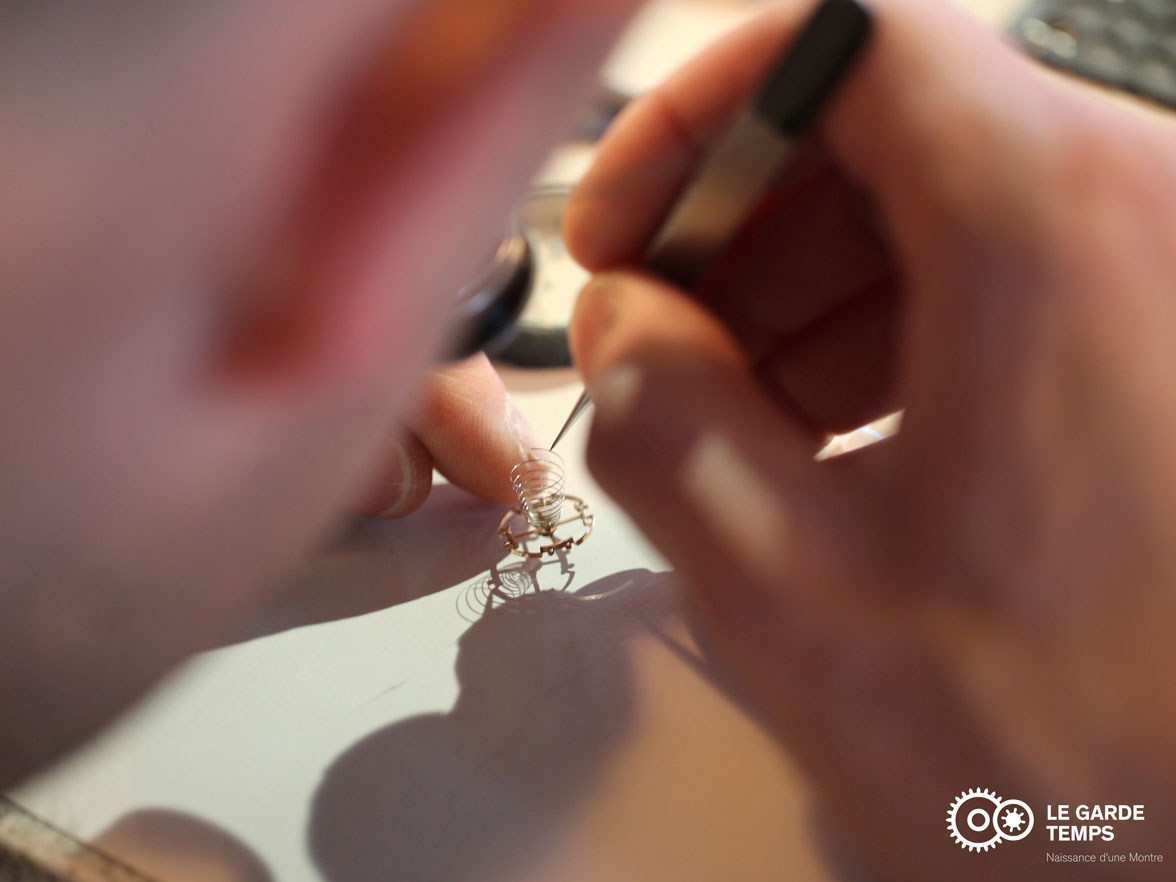 Precision work for the construction of mechanical watches © LE GARDE TEMPS, Naissance d'une montre