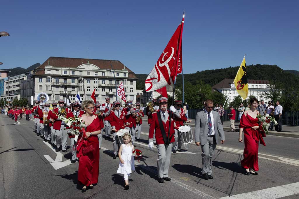 Olten school festival: Every procession includes at least one music group © Oliver Lang, 2011