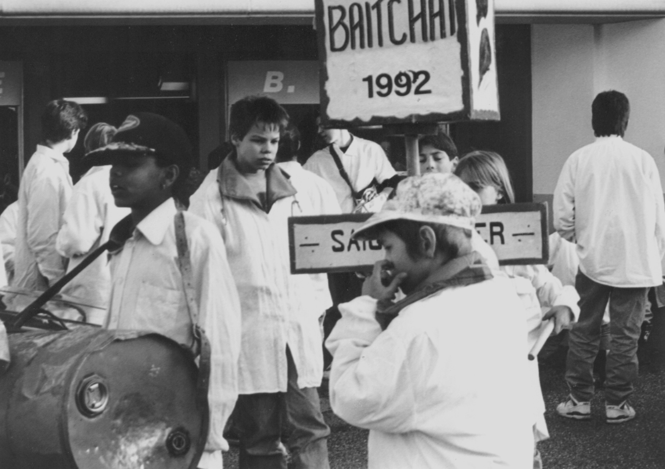 Saignelégier : Jeunes membres du baitchai © Archives cantonales jurassiennes (ArCJ), 1992
