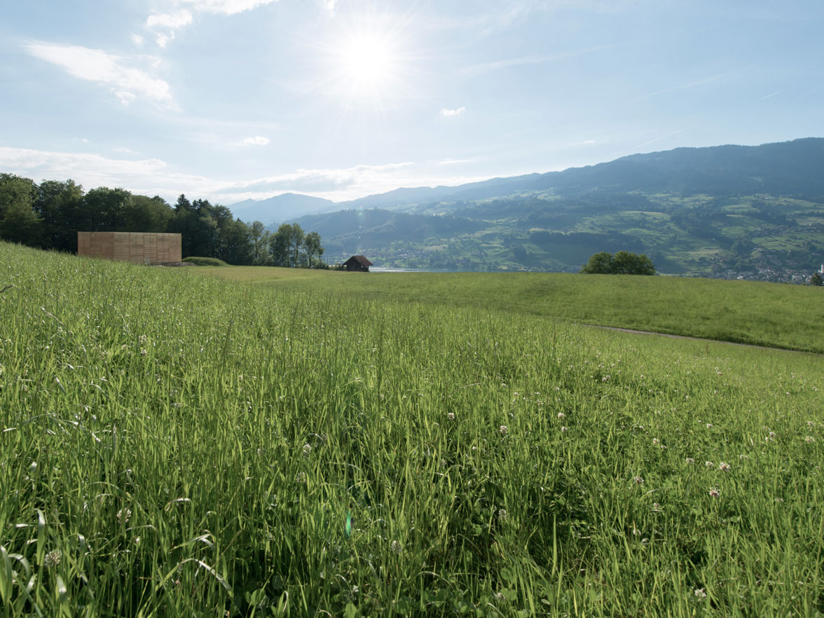 Pavillon pour le spectacle théâtral «Vo innä uisä» lors de l’année commémorative «600 ans Saint Nicolas de Flüe», Sachsler Allmend, 2017 © S. Kathriner/Bruder Klausen Stiftung