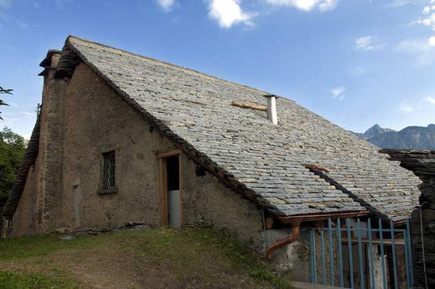 Sobrio, Val Leventina: toit de « piode » après réfection © Reto Cittadini