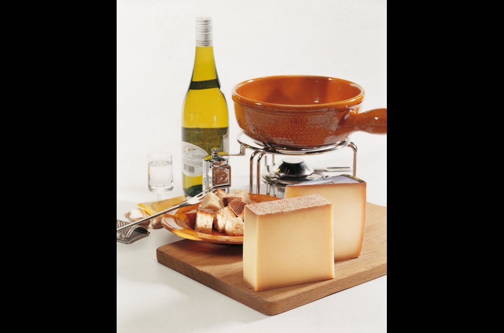 Les ingrédients de la fondue fribourgeoise © Interprofession du Gruyère AOC