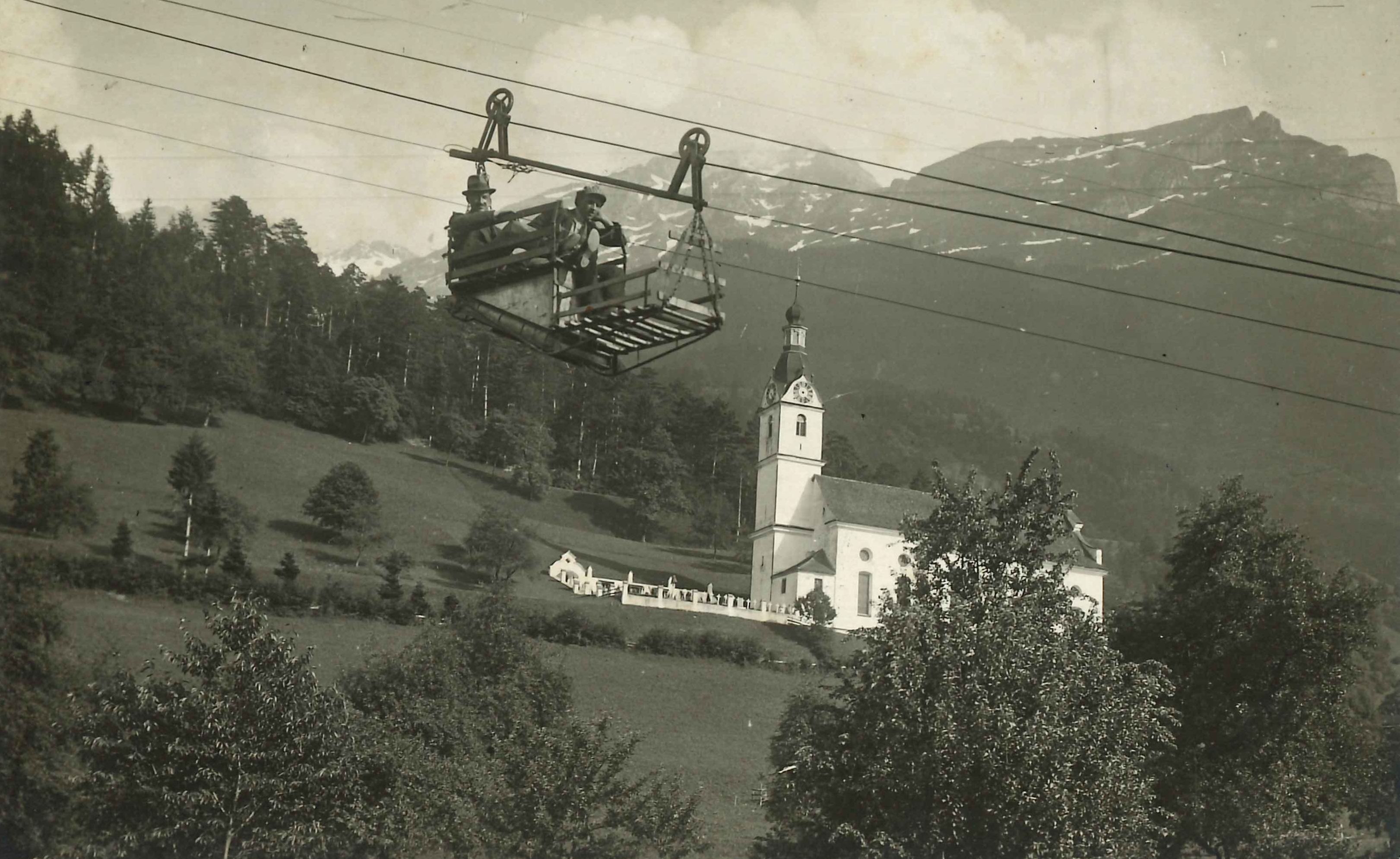 Conception spéciale de l’un des premiers téléphériques du constructeur Niederberger : le téléphérique Schattdorf-Haldi (Schattdorf, UR, vers 1924) © Archives d’État du canton de Nidwald