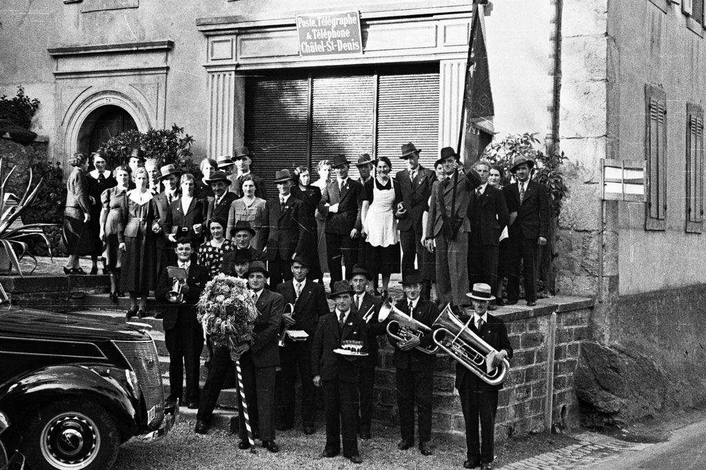 Avant le cortège de la Bénichon à Châtel-Saint-Denis, 1938 © Glasson/Musée gruérien, Bulle