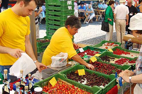 Zoug, 2009 : le marché aux cerises © Ueli Kleeb, Zug/IG Zuger Chriesi