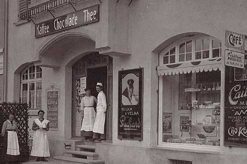 Zoug, vers 1914 : Heinrich Höhn avec sa femme Hanna et ses employés © IG Zuger Chriesi