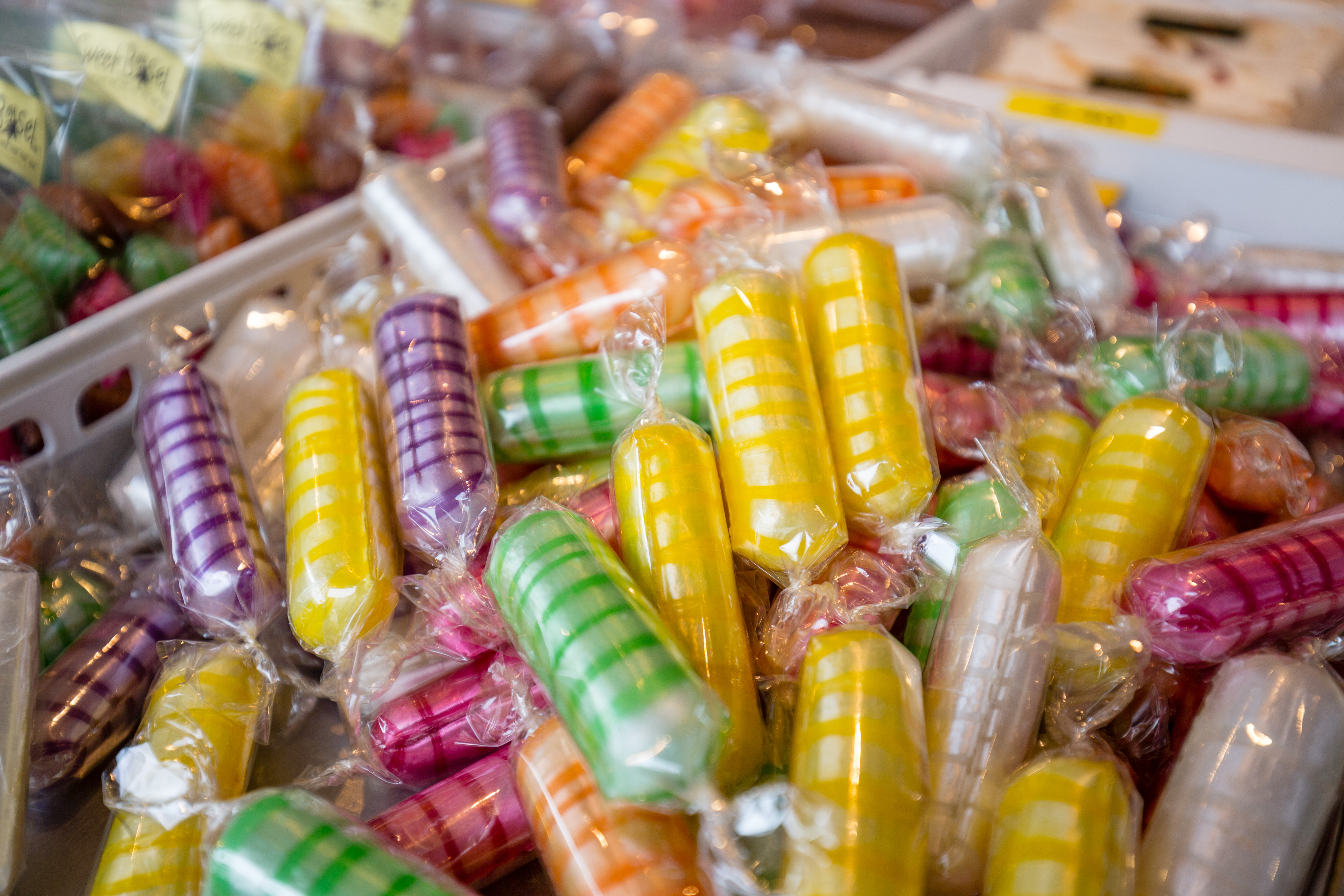 Les « Mässmögge » sont des bonbons colorés qui agrémentent la visite de la foire d'automne. © Bettina Matthiessen, 2017