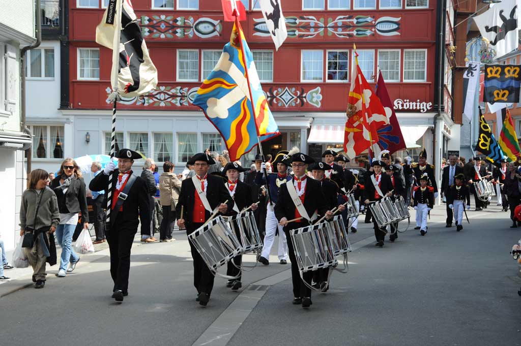 Tambours de la société de musique Harmonie Appenzell en tête du défilé © Marc Hutter/Kanton Appenzell Innerrhoden, 2011
