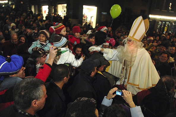 Cortège et discours de Saint Nicolas à Fribourg, décembre 2007 © Vincent Murith, Belfaux, 2007