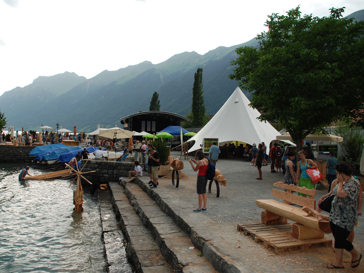 Les sculptures sont presque terminées (Brienz, 2017) © Internationales Holzbildhauer Symposium Brienz
