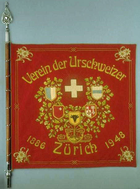 Urschweizer-Verein à Zurich: fanion de soie du Heimweh-Verein fondé en 1886 © Musée national suisse