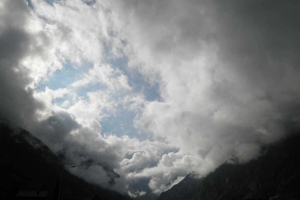 Le météorologue s’intéresse aux nuages qui survolent les montagnes © Marius Risi, Engelberg