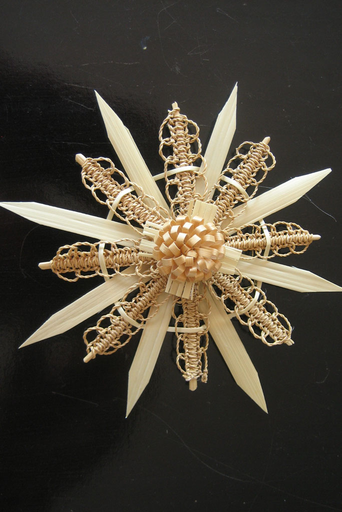 Etoile en paille, motifs du Freiamt © Doris Häfliger, Erlinsbach, 2011
