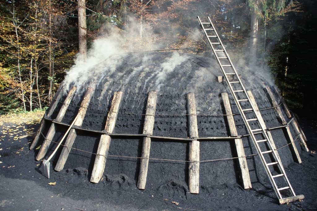 De la vapeur s’échappe de la meule, entre 1980 et 2005 © Paul Duss, Romoos