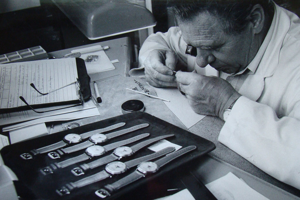 Horloger sur montre, Le Brassus (VD) © Jean-Claude Curchod, 1986/Archives cantonales vaudoises, Fonds Edipresse