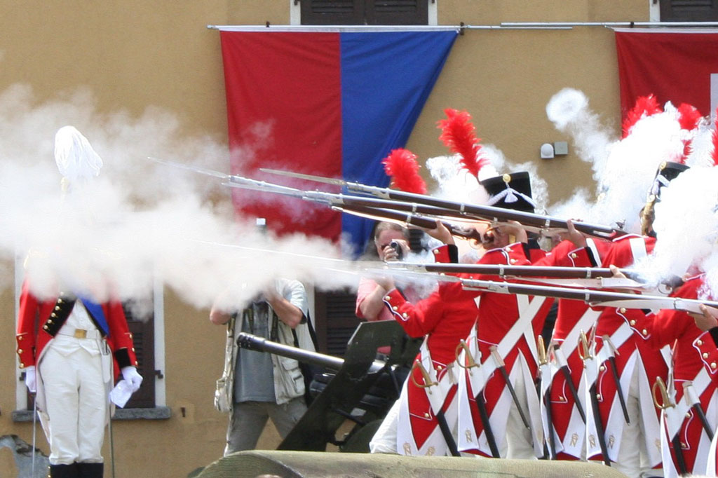 Leontica: le salut aux morts avec tir de salves © Giuliano Giulini, 2007