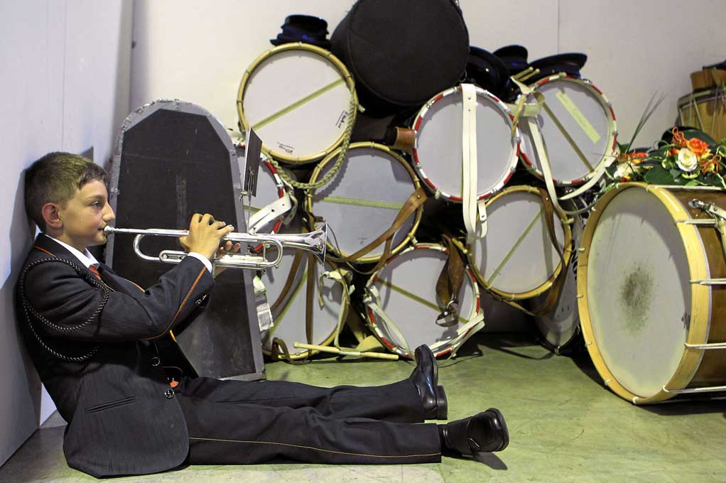 Fête fédérale de musique 2011, Saint-Gall : un trompettiste momentanément isolé © swiss-image.ch/Andy Mettler
