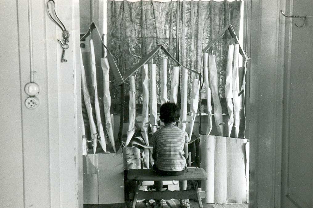 Christoph Kobelt joue sur l’orgue qu’il a construit, 1962 © Christoph Kobelt, 1962